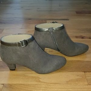 NWT Aerosoles Heelrest Bootie